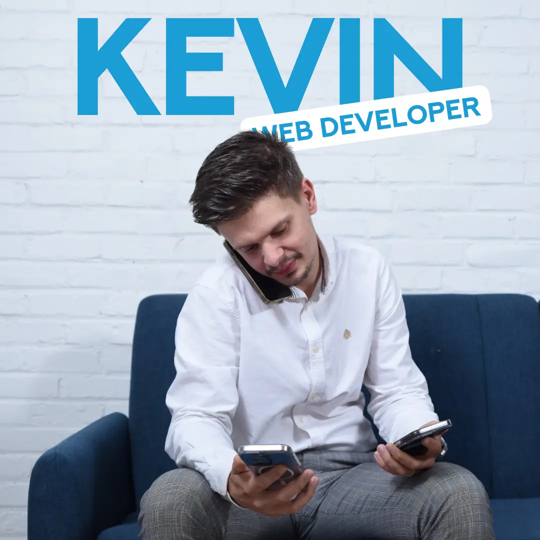 Photo du feed instagram de Click on web avec une image de Kevin (web developer) sur le canapé Click on web écrit "Kevin web developer"